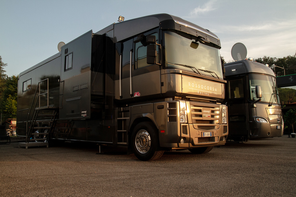Cesaro_Group_Event_Road_Truck_Rent_Luxury_Motorhome_Motorhome_Europeo(15).jpg