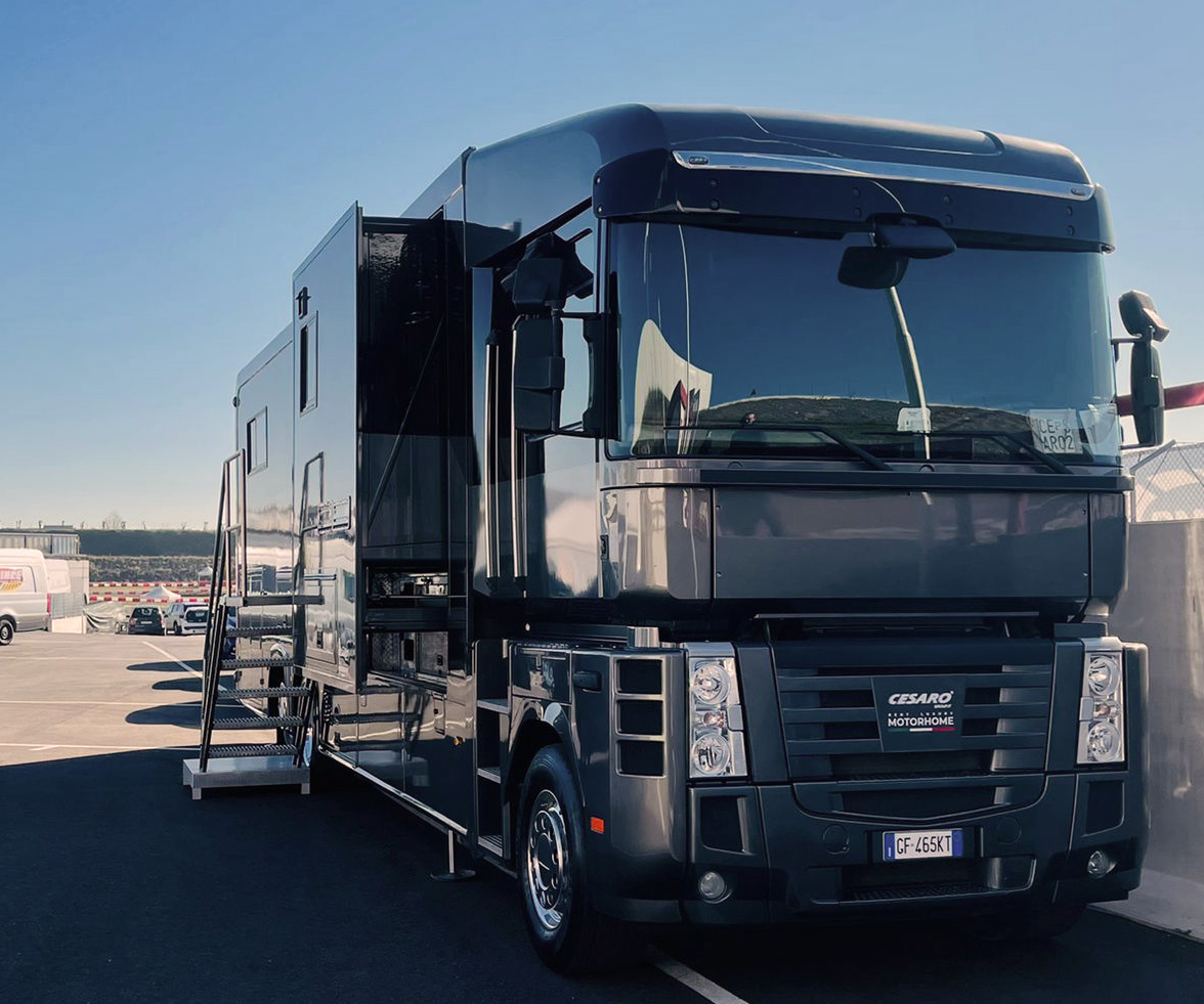 Cesaro_Group_Event_Road_Truck_Rent_Luxury_Motorhome_Motorhome_Europeo(19).jpg